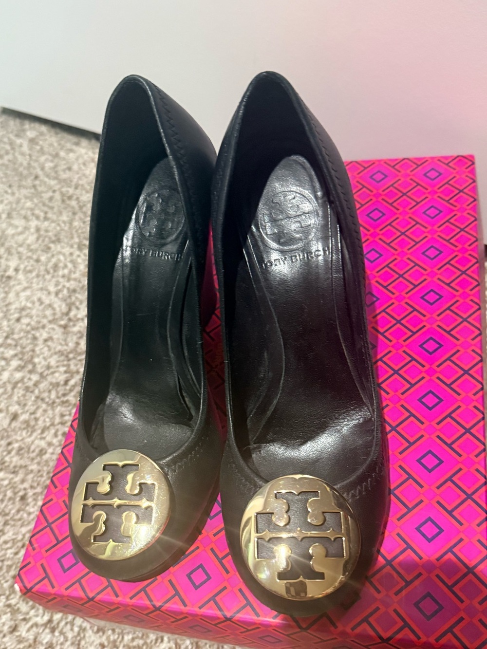 Tory Burch Black Leather Pumps with Gold Logo Medallion